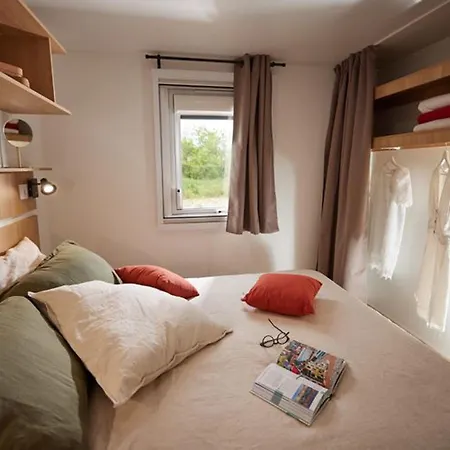 Camping Mobil-home De Luxe Avec Terrasse - Api-1-52-678 *