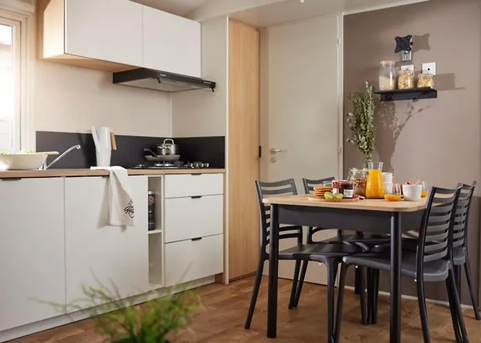 Mobil-home De Luxe Avec Terrasse - Api-1-52-678 Camping